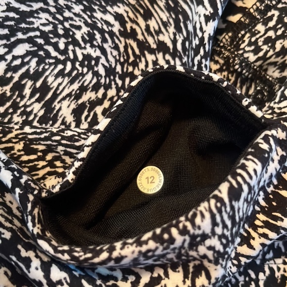 Lululemon InStill HR Tight 25” - Picture 5 of 6